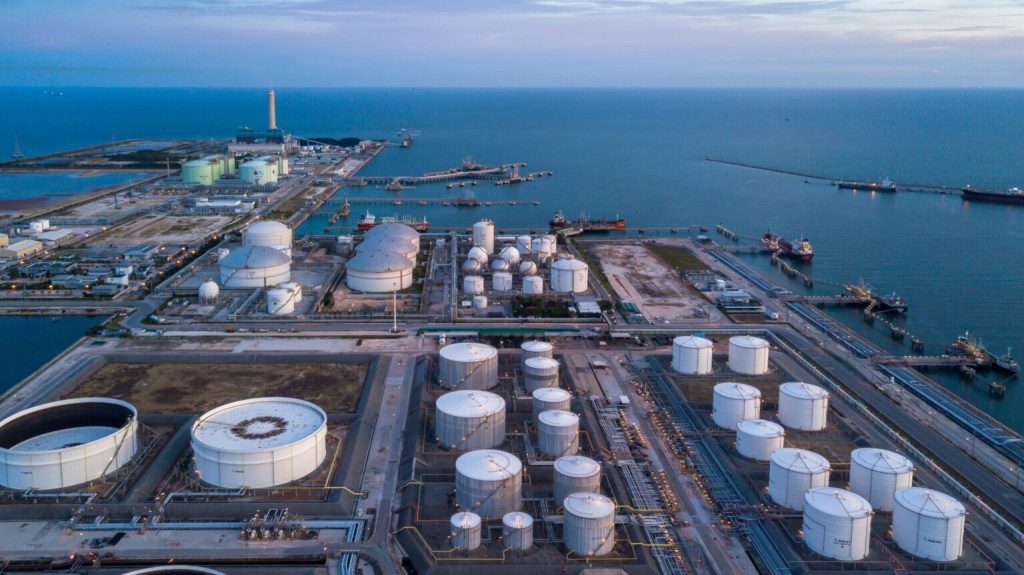 Gobierno de Curazao frustrado y preocupado por retrasos en la reactivación de su refinería